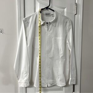 Perfect Vintage Chico’s White Long Sleeve Shirt with Zip Front – Size Medium